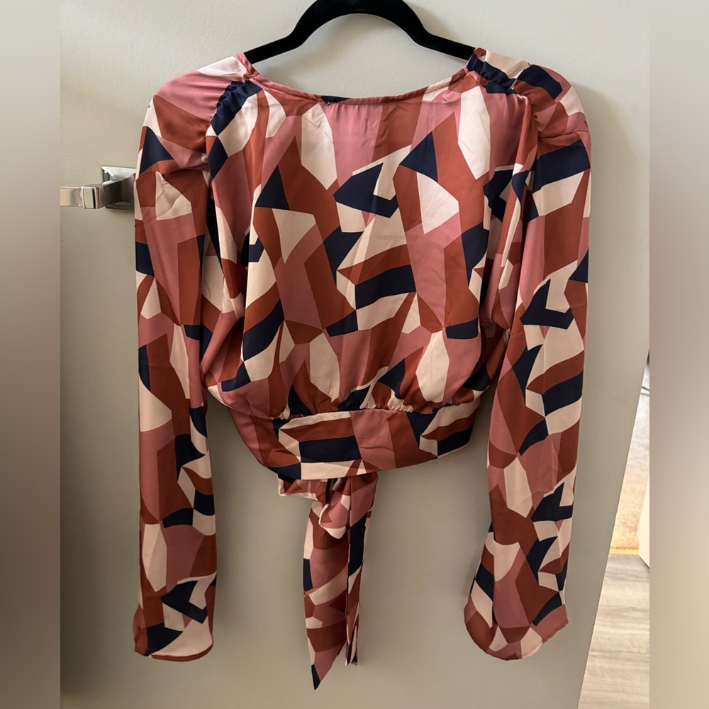 Tie-front patterned blouse - Picture 3 of 3